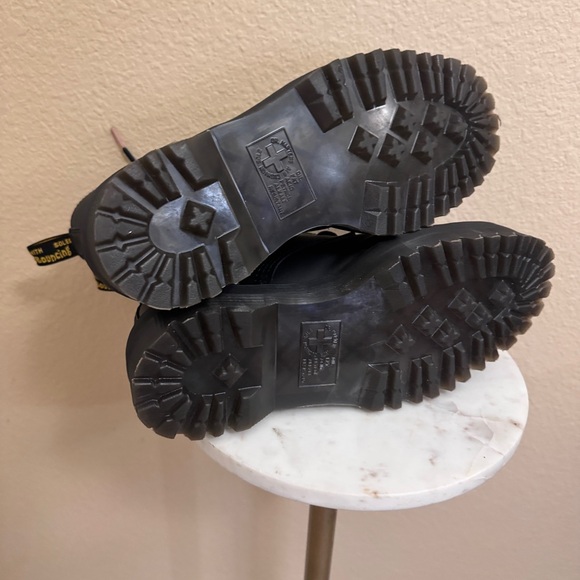 Worn Once Women DR MARTENS Sinclair black Leather hearts platform boots Sz 9 - Picture 6 of 11